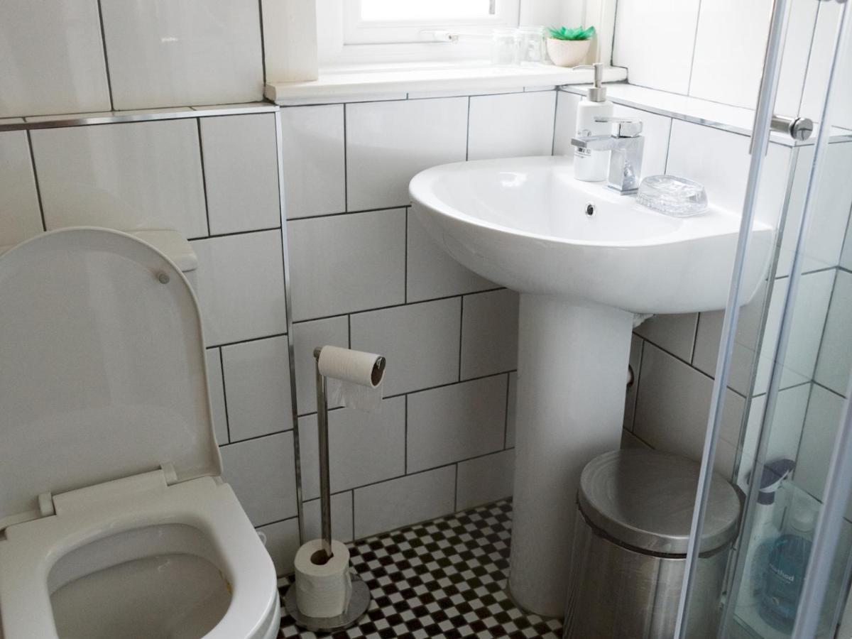 Pass The Keys Cozy Two Bed Flat Near Glasgow Airport & Paisley Exteriér fotografie