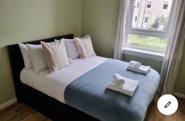 Pass The Keys Cozy Two Bed Flat Near Glasgow Airport & Paisley Exteriér fotografie