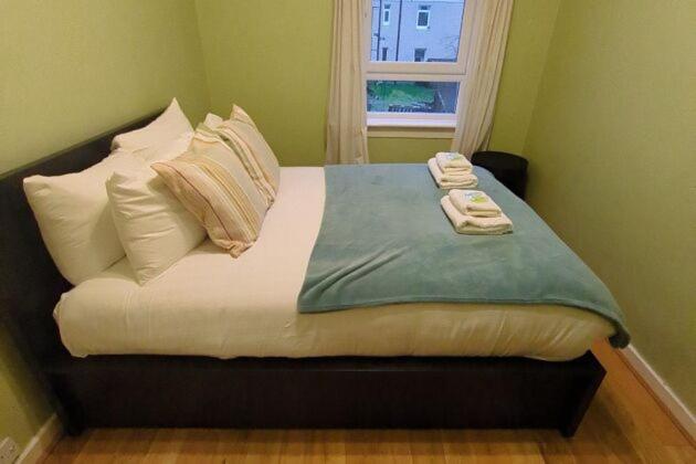 Pass The Keys Cozy Two Bed Flat Near Glasgow Airport & Paisley Exteriér fotografie